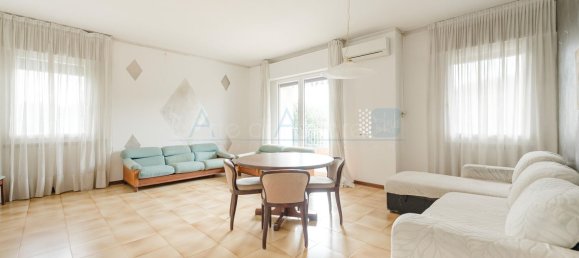 4 bedrooms Apartment in Venice, Italy No. 320606 3