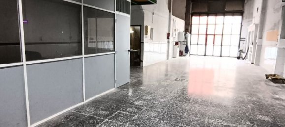 184m² Commercial property in Badalona, Spain No. 23805 16