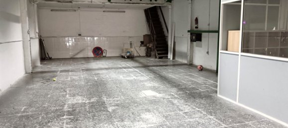 184m² Commercial property in Badalona, Spain No. 23805 2