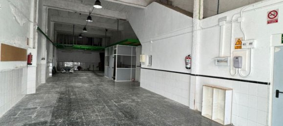 184m² Commercial property in Badalona, Spain No. 23805 33