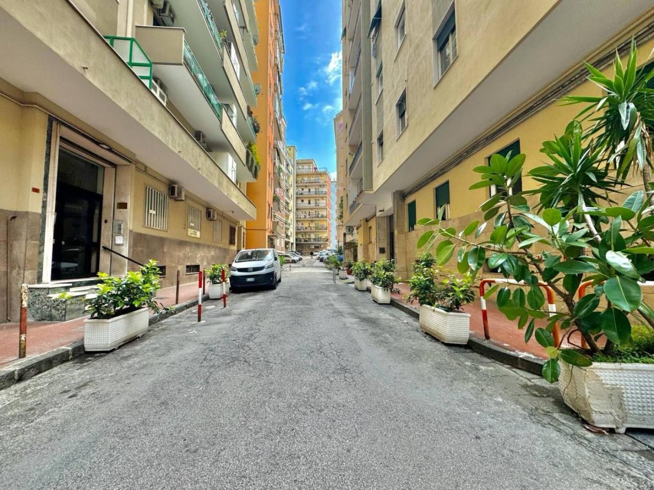 5 rooms Apartment in Naples, Italy No. 19340