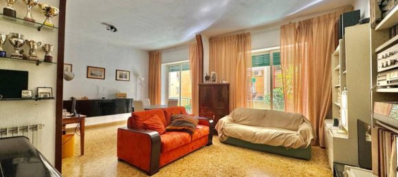 5 rooms Apartment in Naples, Italy No. 19340 8