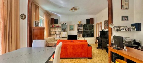 5 rooms Apartment in Naples, Italy No. 19340 4