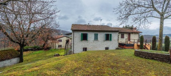 4 bedrooms Villa in Caprese Michelangelo, Italy No. 145626 3