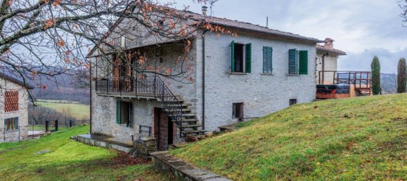 4 bedrooms Villa in Caprese Michelangelo, Italy No. 145626 2