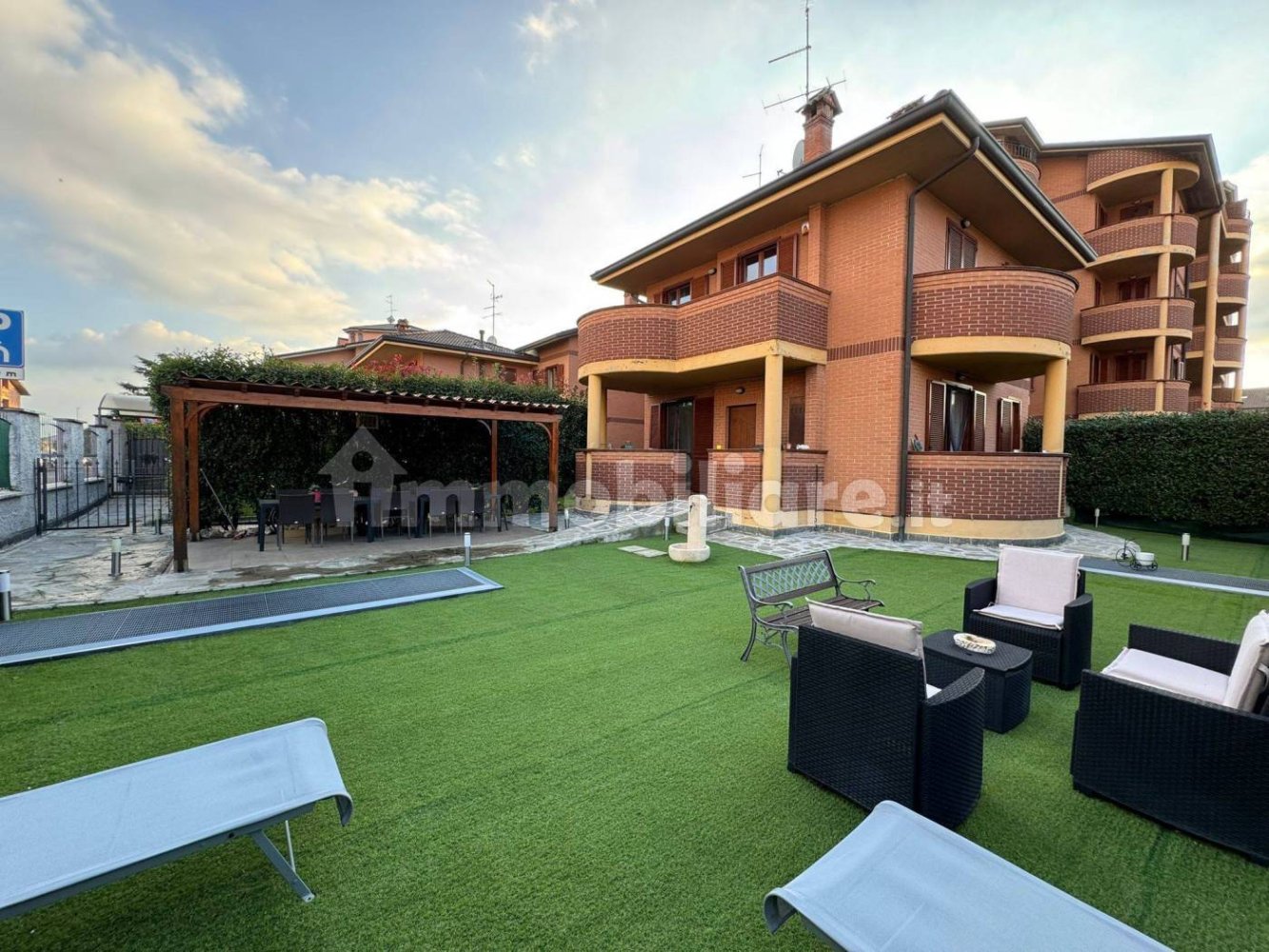 2 bedrooms House in Cesate, Italy No. 196328