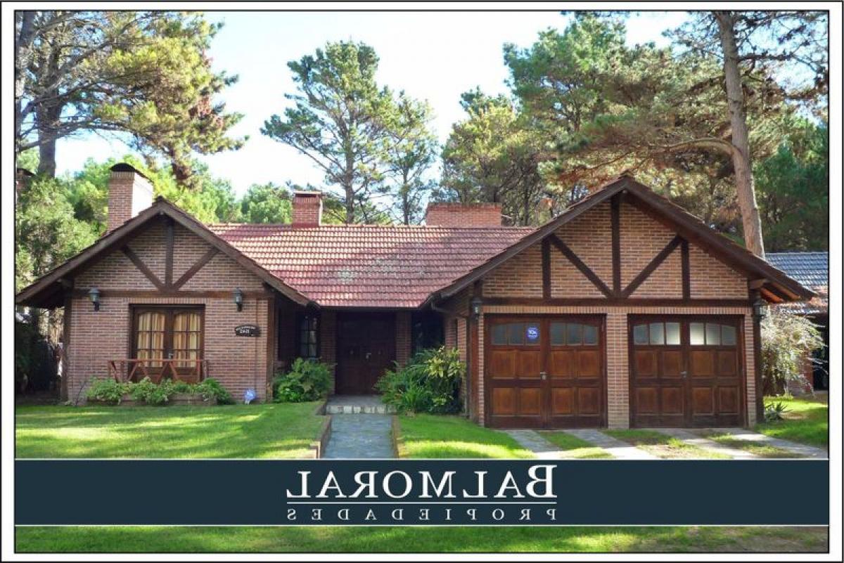 3 bedrooms House in Mar del Plata, Argentina No. 94327