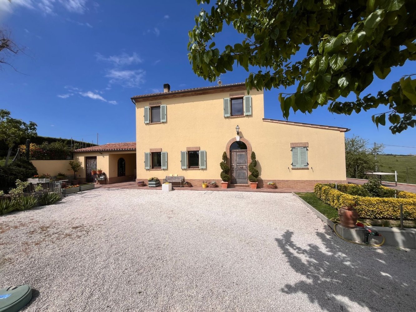 10 rooms House in San Marcello, Italy No. 135849