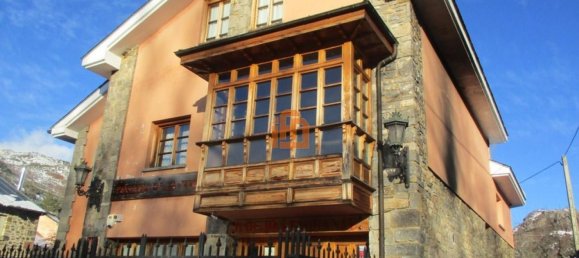 7 bedrooms House in Leon, Spain No. 130832 3