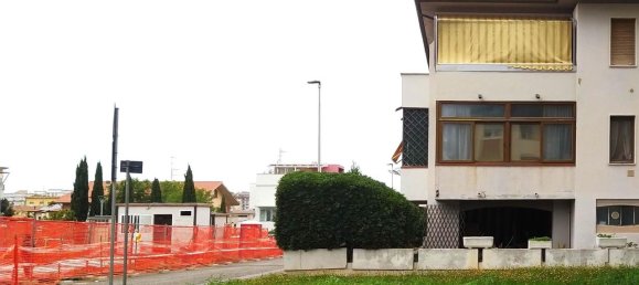 4 rooms Apartment in Cecina, Italy No. 137438 4