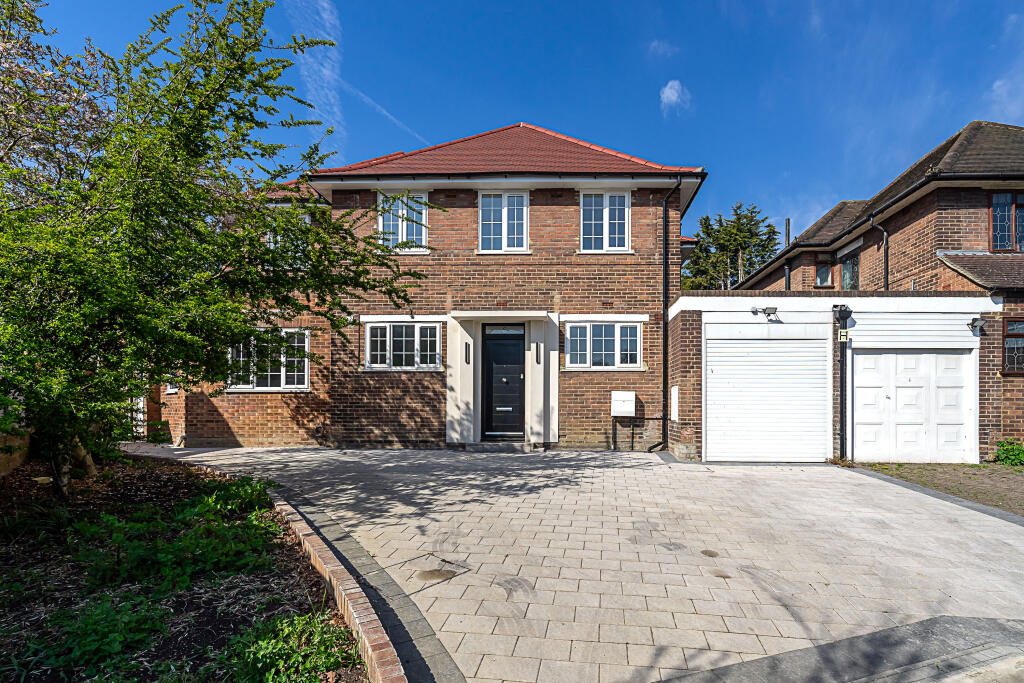 6 bedrooms House in Ealing, United Kingdom No. 14106