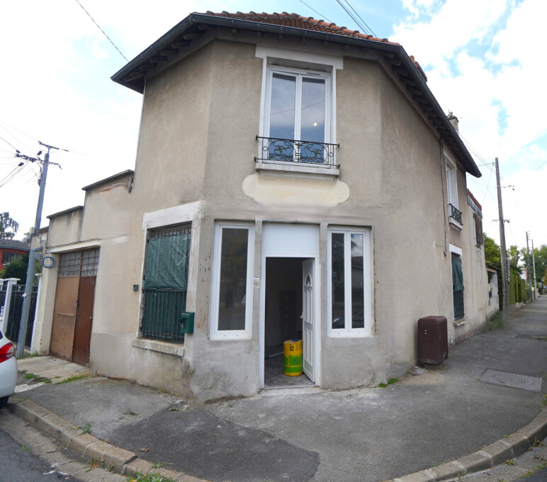 Propiedad comercial de 2 dormitorios en Aulnay-sous-Bois, France No. 318707