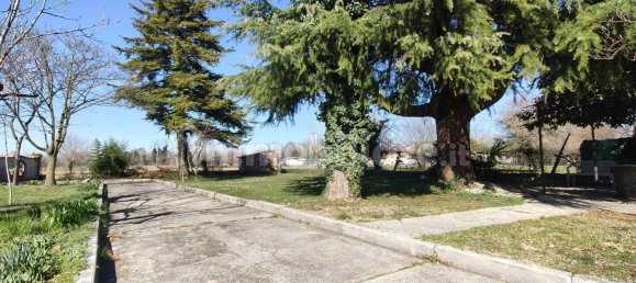 4 bedrooms Villa in Udine, Italy No. 228543 3