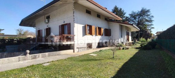 4 bedrooms Villa in Udine, Italy No. 228543 6