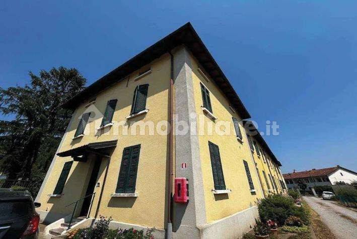 2 bedrooms Apartment in Barasso, Italy No. 258945