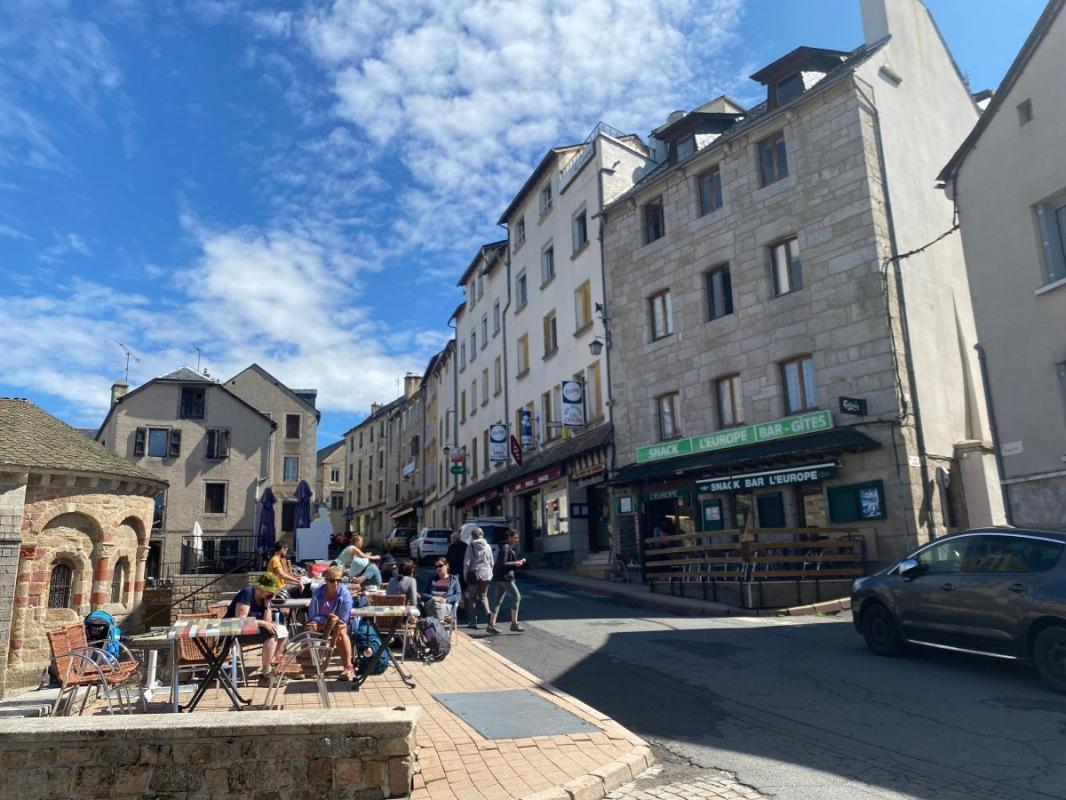 Edificio de 3 dormitorios en Saint-Alban-sur-Limagnole, France No. 207954