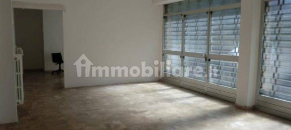 1 room Commercial property in Lucca, Italy No. 140245 3