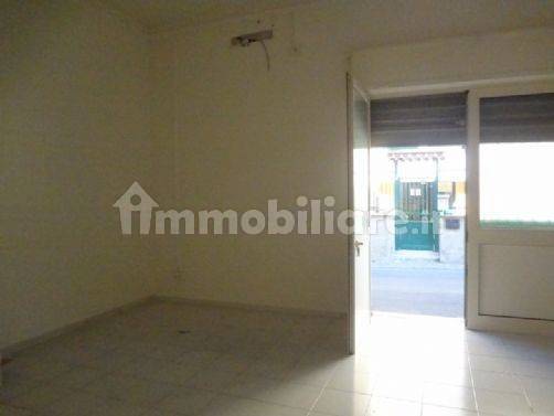 1 room Commercial property in Lucca, Italy No. 140245