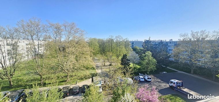 3 bedrooms Apartment in Rhone, France No. 287687