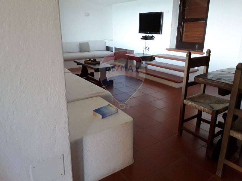 Вилла с 7 спальнями в Тринита д’Агульту э Виньола, Италия № 215597