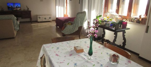 Квартира с 5 комнатами в Каррара, Италия № 31132 5