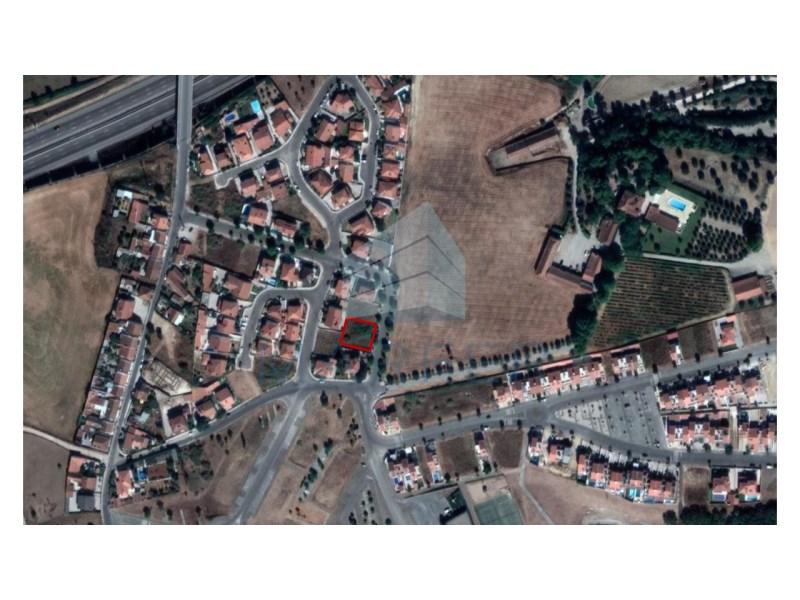 588m² Land in Santarem, Portugal No. 256346