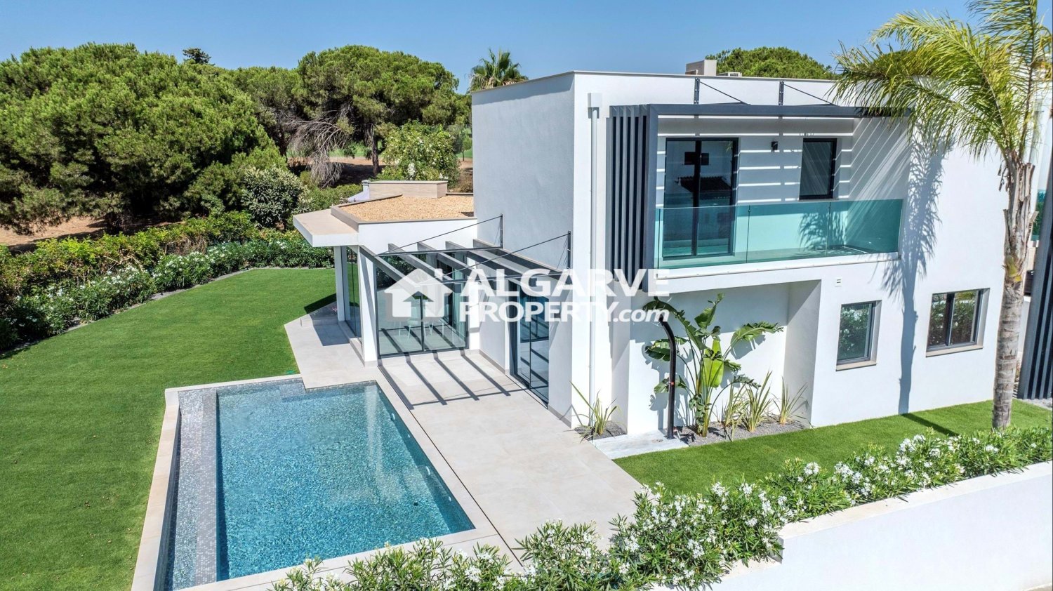 5 bedrooms Villa in Quarteira, Portugal No. 106265