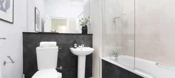 3 bedrooms Apartment in London, United Kingdom No. 3532 3