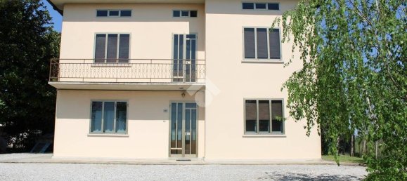5 bedrooms Villa in Portogruaro, Italy No. 103077 3