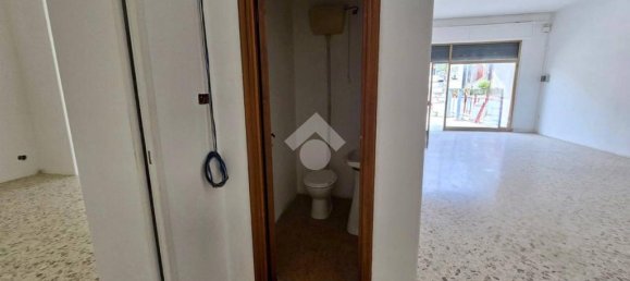 Propriété commerciale à Notaresco, Italy 143m² No. 361669 4