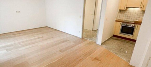 64m² Office in Rudolfsheim-Funfhaus, Austria No. 89147 2