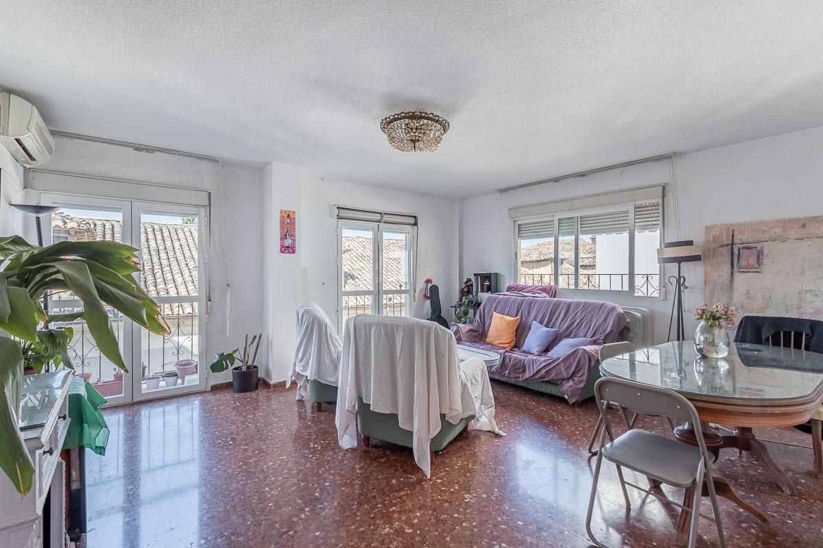 4 bedrooms Apartment in Granada, Spain No. 273290