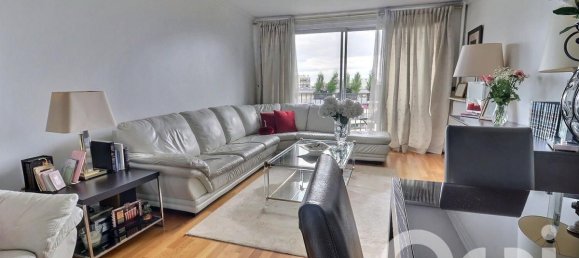 3 bedrooms Apartment in Paris, France No. 174041 2