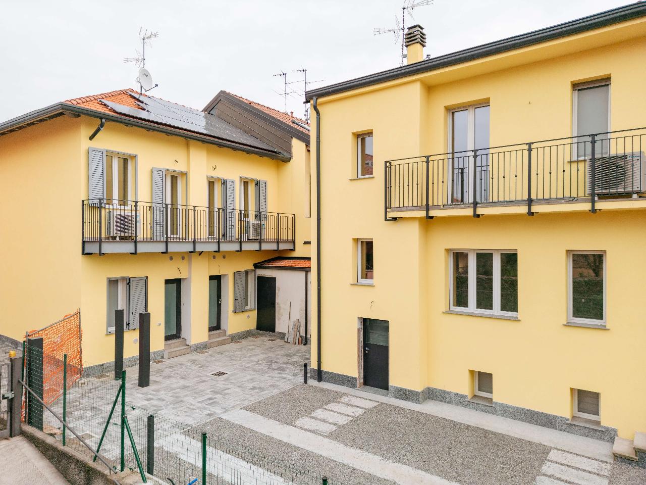 3 rooms Apartment in Trezzo sull'Adda, Italy No. 9153