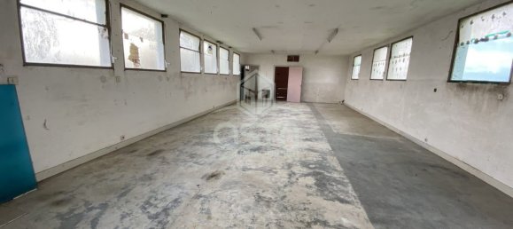 2 bedrooms House in Pouzay, France No. 82317 8