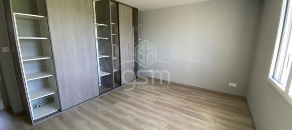 2 bedrooms House in Pouzay, France No. 82317 3