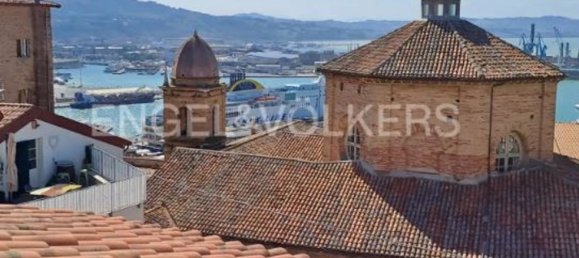 Дом с 10 комнатами в Анкона, Италия № 104698 48