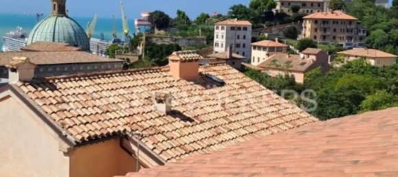 Дом с 10 комнатами в Анкона, Италия № 104698 24