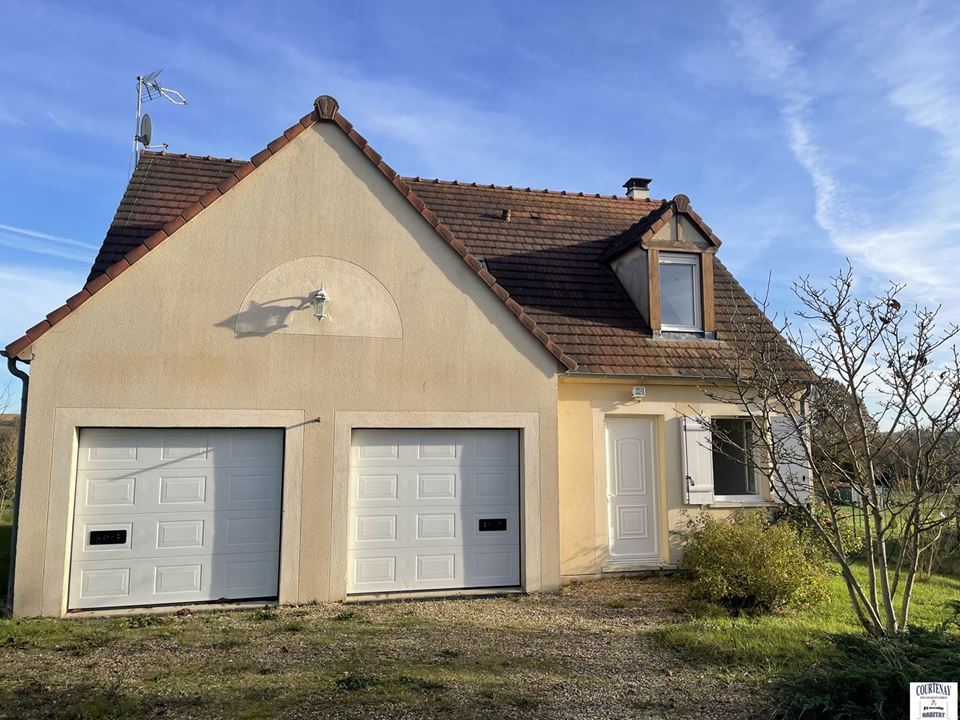 Casa de 3 dormitorios en Loiret, France No. 41462