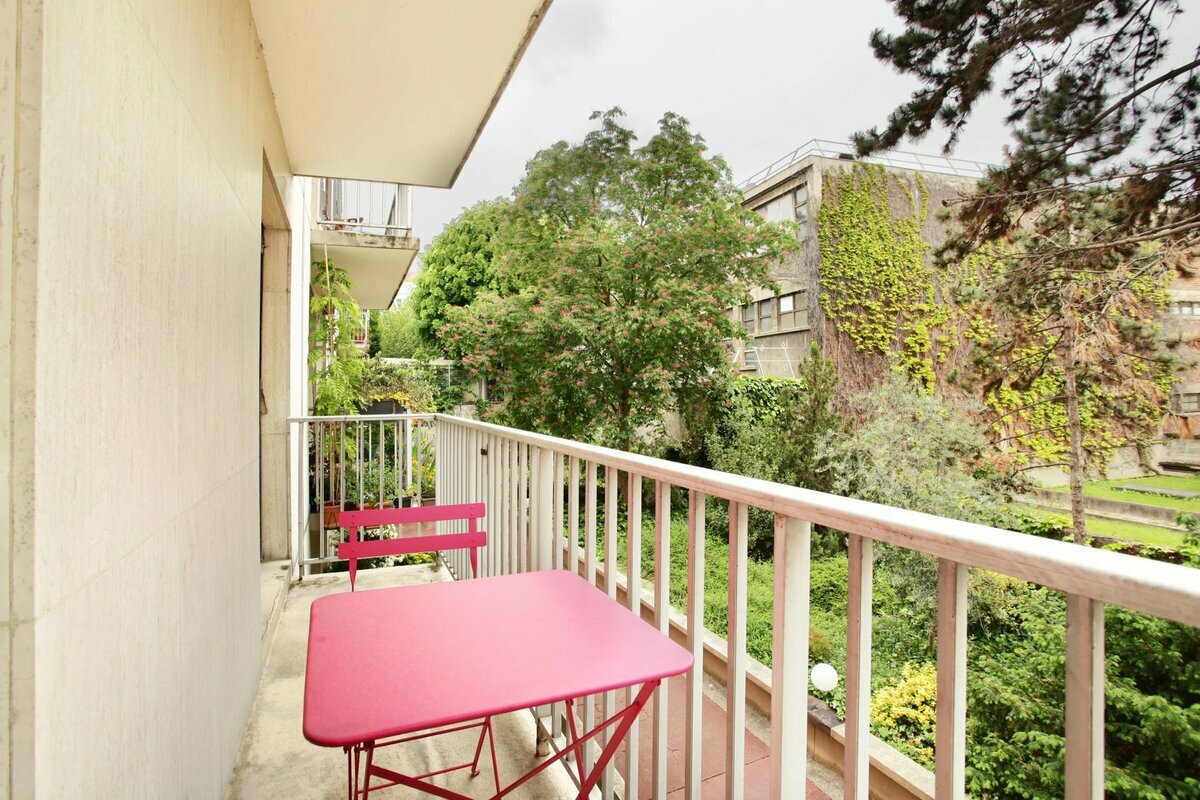 3 bedrooms Apartment in Paris, France No. 123033