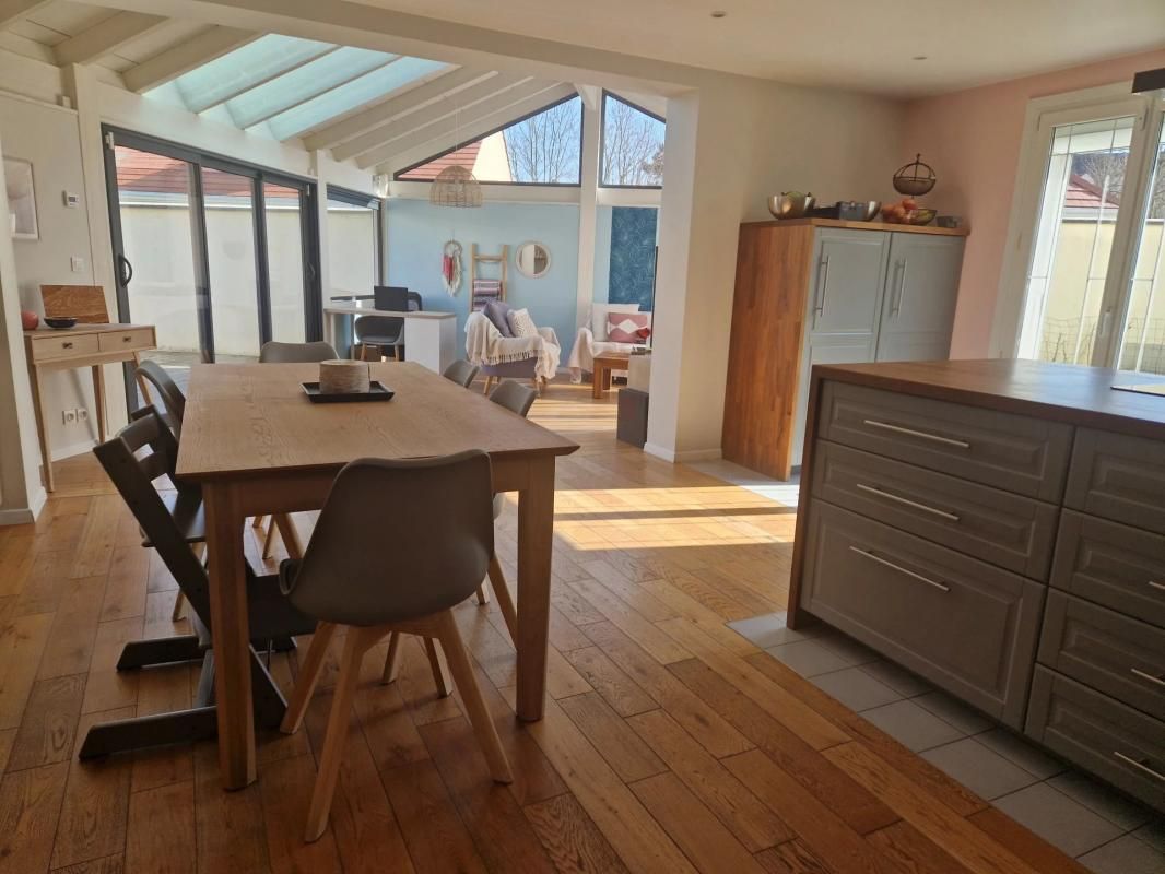 5 chambres Maison à Voisins-le-Bretonneux, France No. 129426