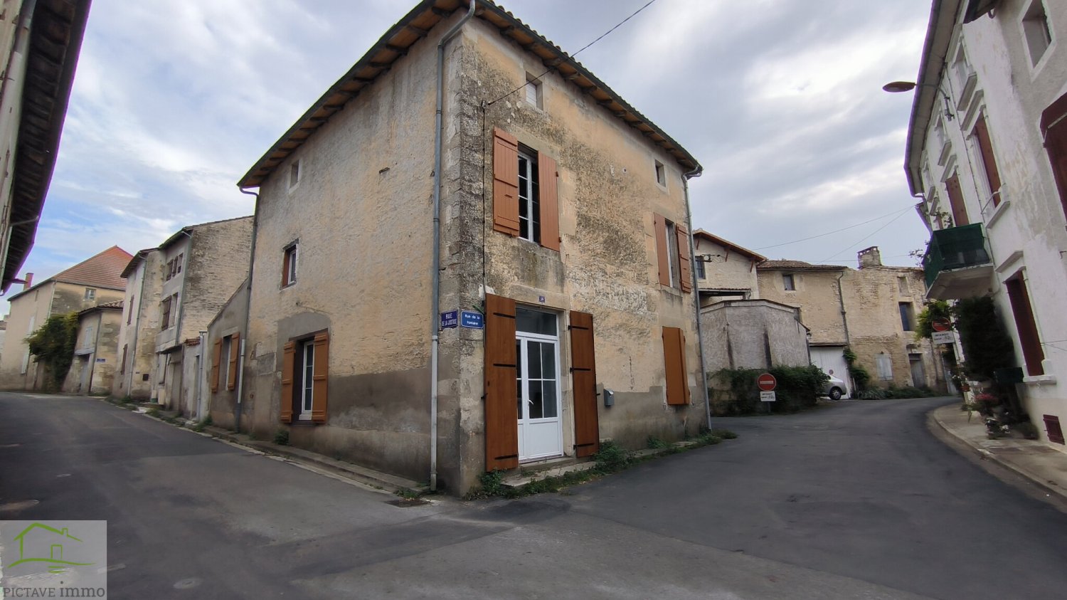 3 Schlafzimmer Haus in Chef-Boutonne, France, Nr. 282307