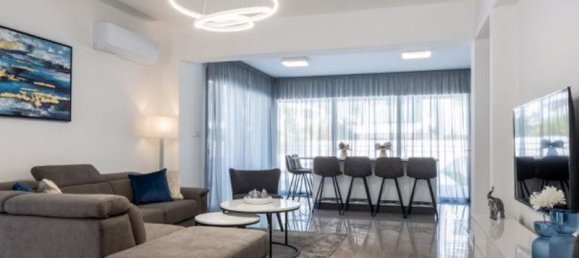 Villa de 5 dormitorios en Oroklini, Cyprus No. 17108 3