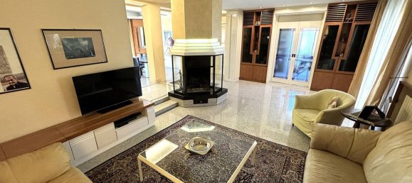 8 rooms Apartment in Fermo, Italy No. 183090 2