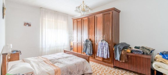 4 rooms House in Montegranaro, Italy No. 6513 6
