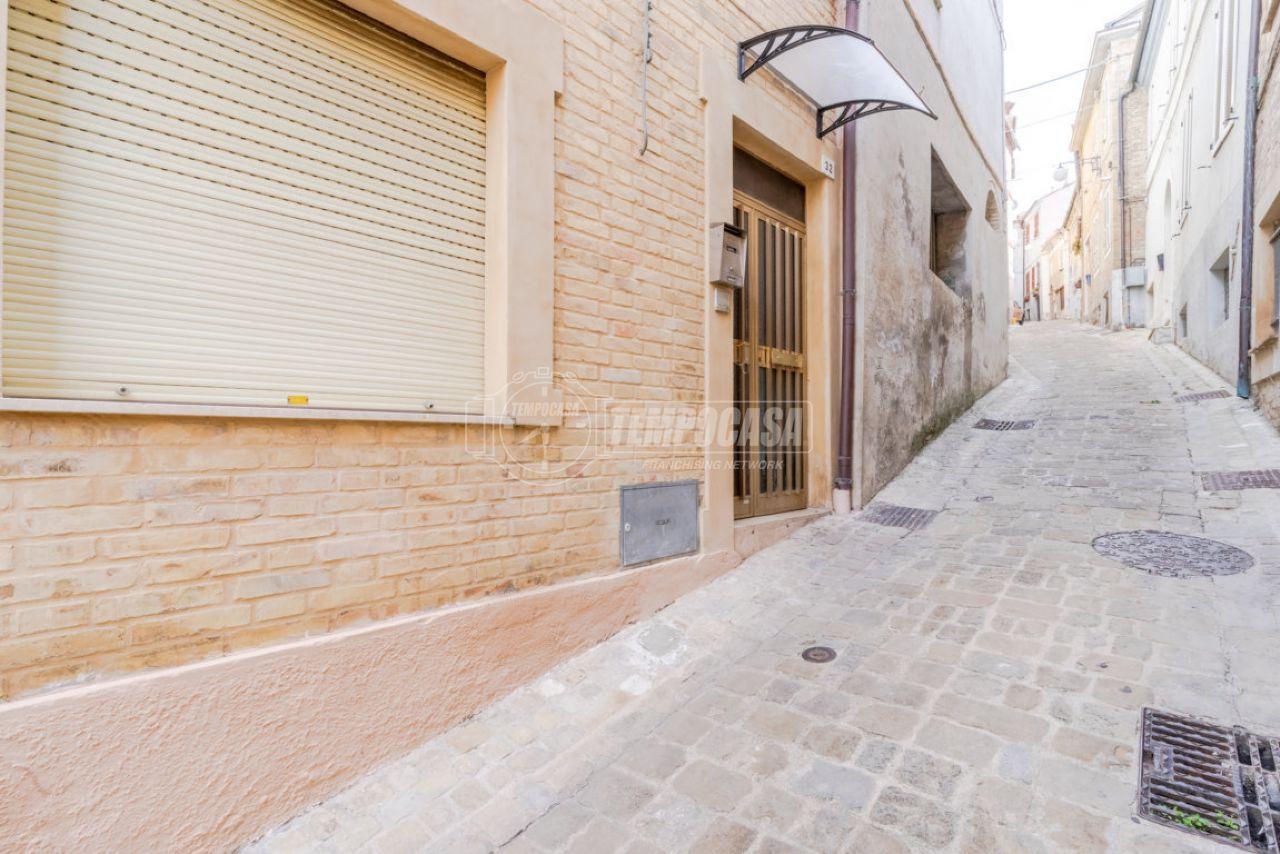 4 rooms House in Montegranaro, Italy No. 6513