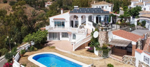 7 bedrooms Villa in Alameda, Spain No. 173029 2