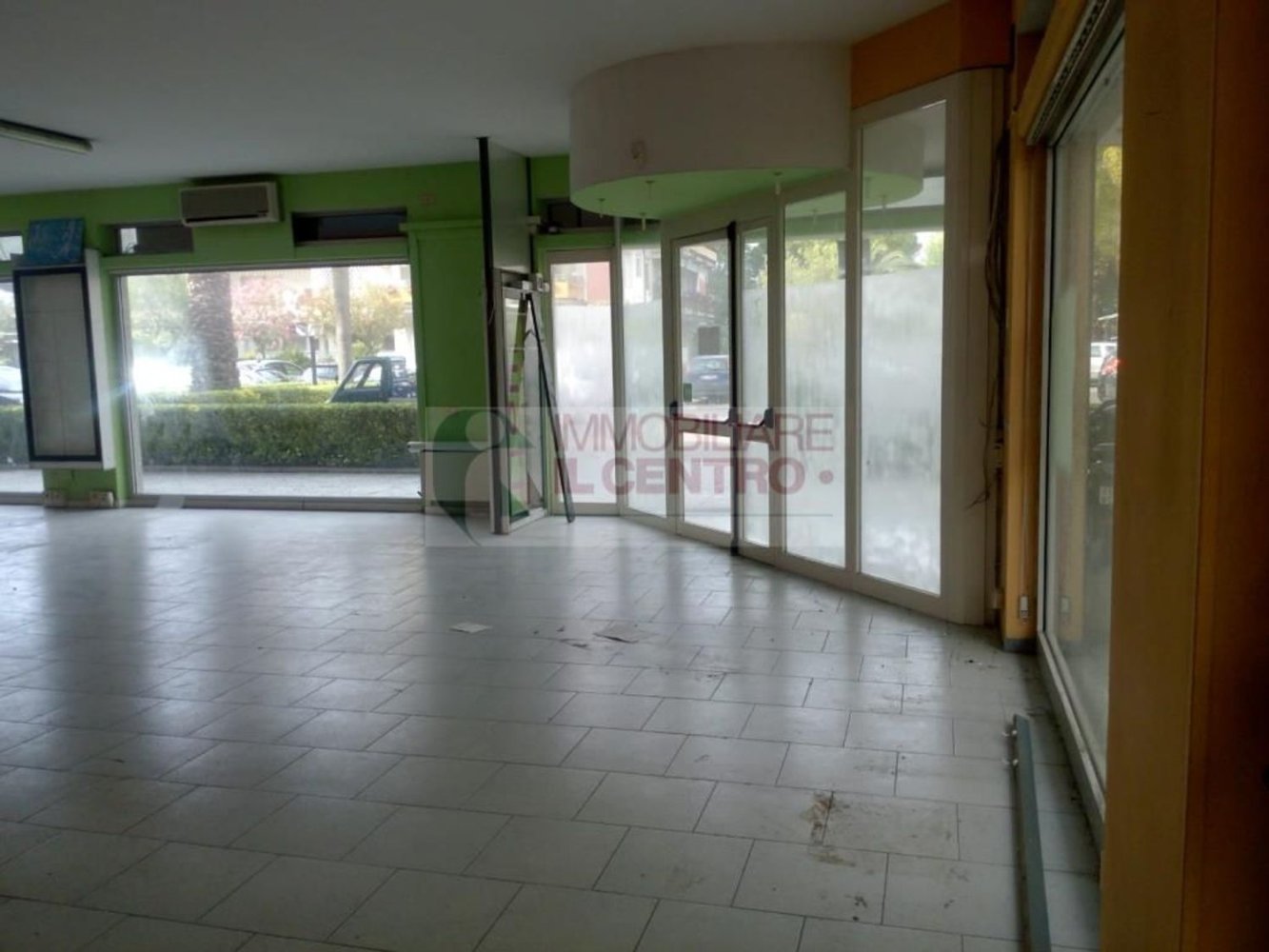 Gewerbliche Immobilie in Massa, Italy 300m², Nr. 39666
