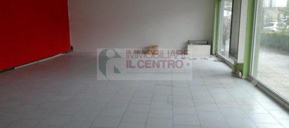 Gewerbliche Immobilie in Massa, Italy 300m², Nr. 39666 4