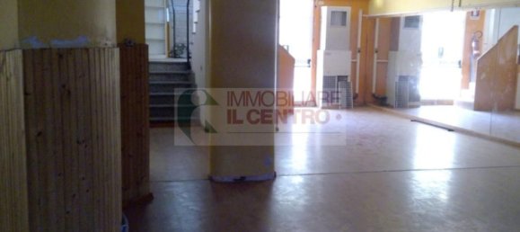 Gewerbliche Immobilie in Massa, Italy 300m², Nr. 39666 3